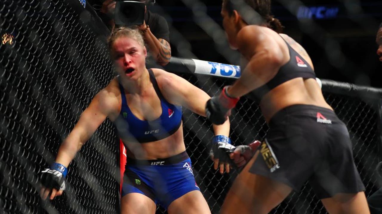 Ronda Rousey knocked out by Amanda Nunes at UFC 207: Twitter reacts